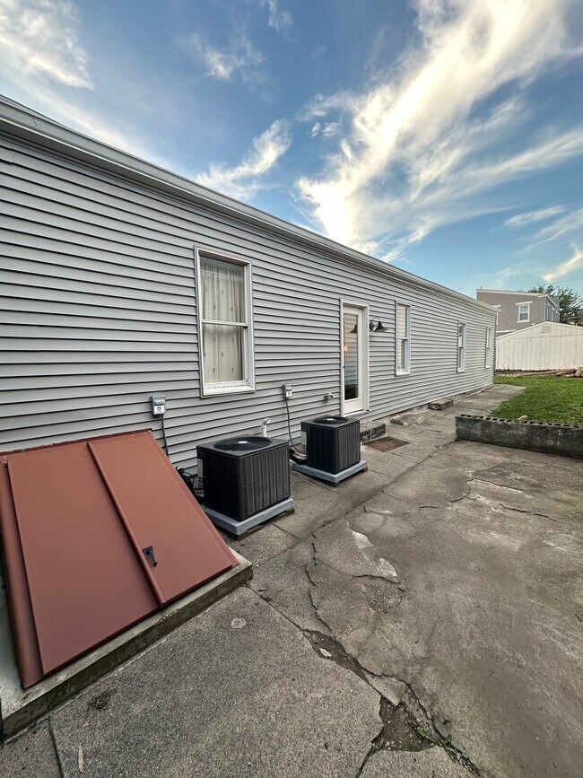 Entrance to Unit - 935 Columbia St
