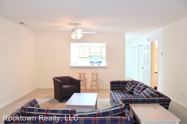 Building Photo - 563 Pheasant Run Cir
