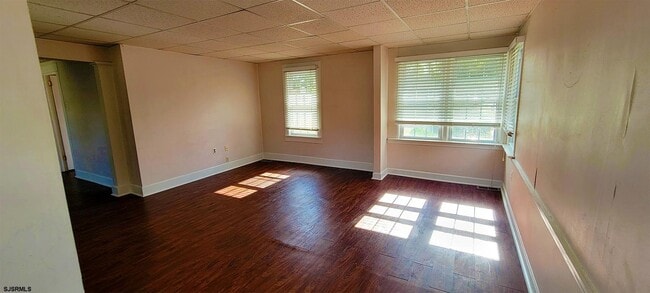 Building Photo - 239 Roosevelt Ave