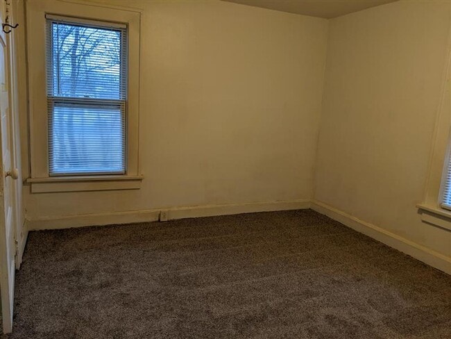 Building Photo - 2 Bedroom Home with Enclosed Front Porch