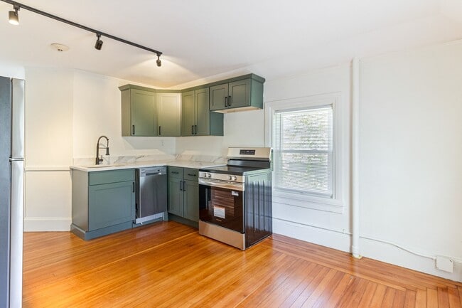Photo - 169 Waterman St Apartment