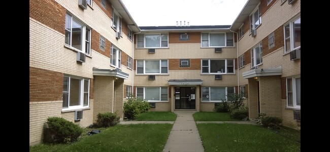 Building Photo - 14141 S School St