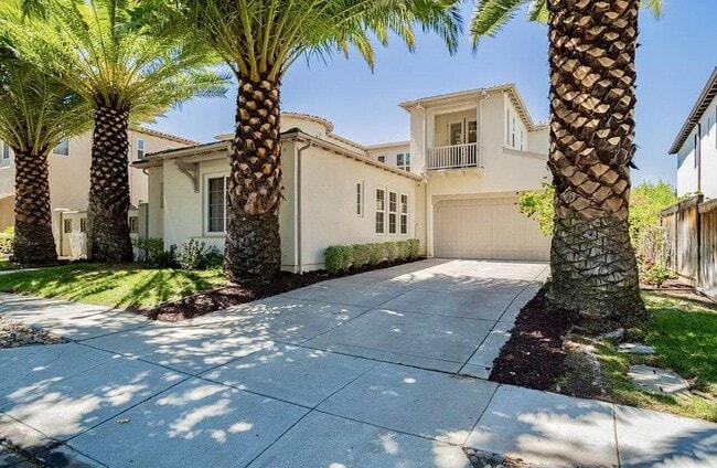 Building Photo - 2520 Club Dr