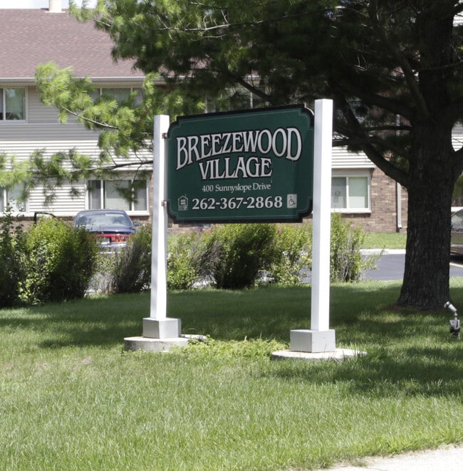 Breezewood Village I Apartments Hartland, WI