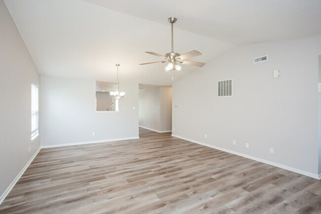 Building Photo - 925 Springside Ct