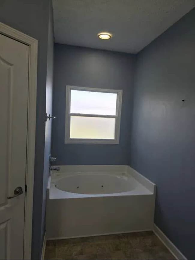 Building Photo - 3213 Hidden Creek Dr