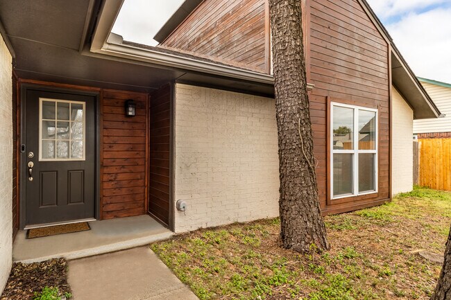 Building Photo - 2509 Tracys Terrace