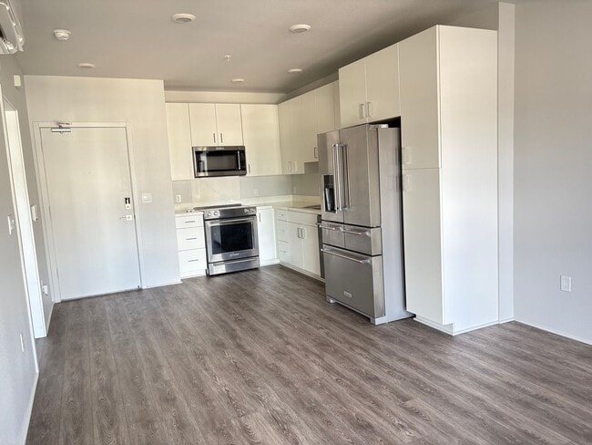 Building Photo - One Bedroom Condo in Nahele at Ho'opili