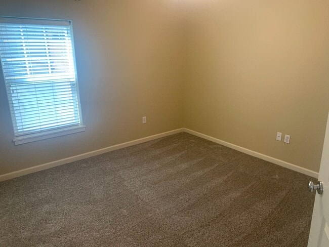 Building Photo - 1100 SW 170th Ave