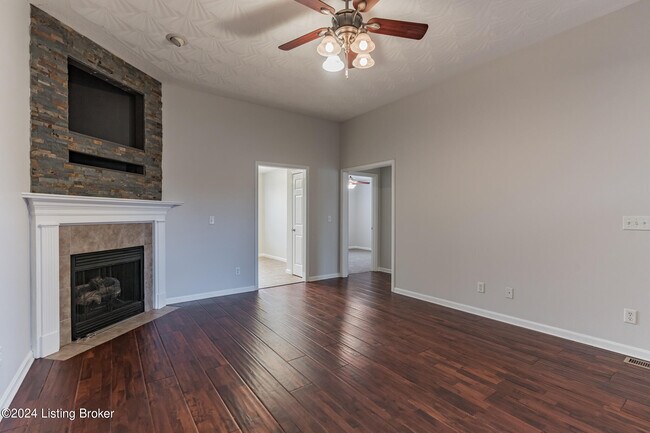 Building Photo - 147 Midway Dr