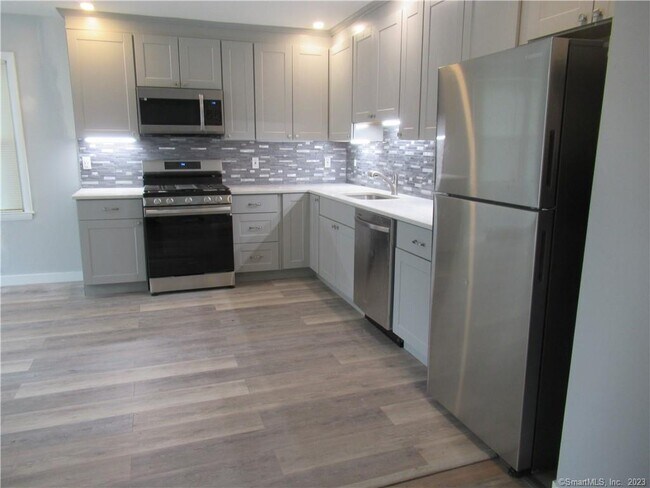 Building Photo - 7 Brown Ave