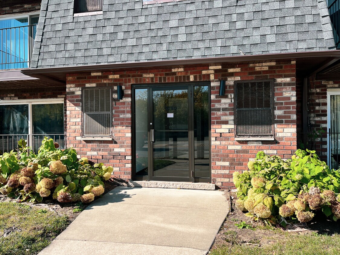 11750 S Ridgeland Ave Unit 12B, Worth, IL 60482 Condo for Rent in