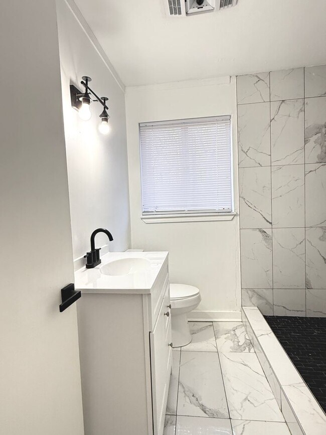 Foto del edificio - Beautiful Fully Remodeled 3-Bedroom, 1-Bathroom Home in Little Rock - Near UALR!