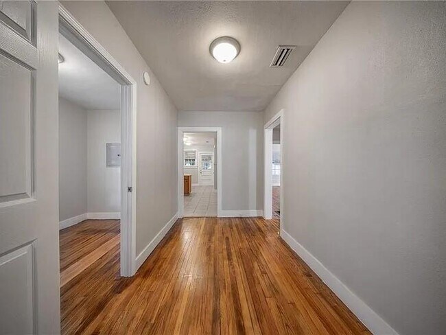 Foto del edificio - 2407 Juanita St