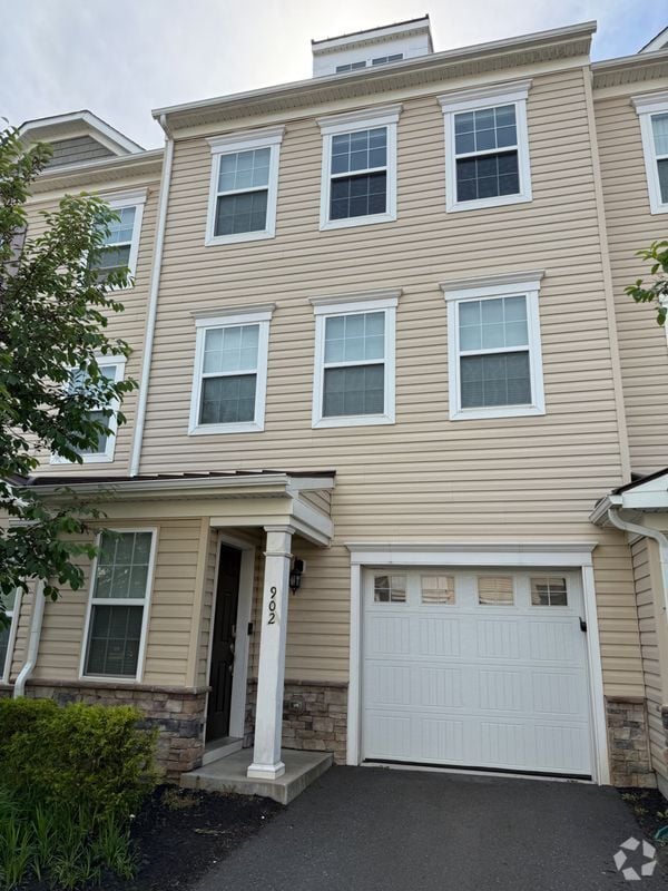 Building Photo - 902 Chalmers Ln