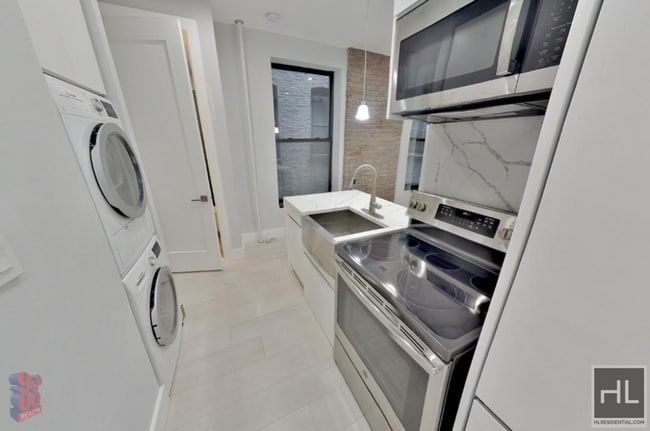 Building Photo - E 18TH ST.