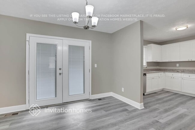 Building Photo - 3724 Manhattan Dr
