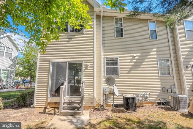 Foto del edificio - 1311 Blossom Cir