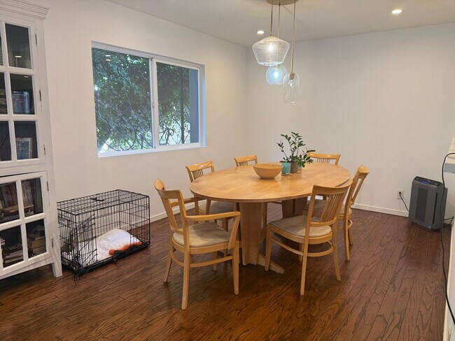 Foto del edificio - 6748 Hillpark Dr