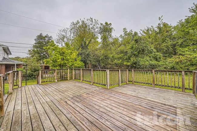 Foto del edificio - 2012 Royal Garden Dr