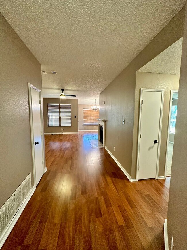 Foto del edificio - Single Family House in Arlington 76001