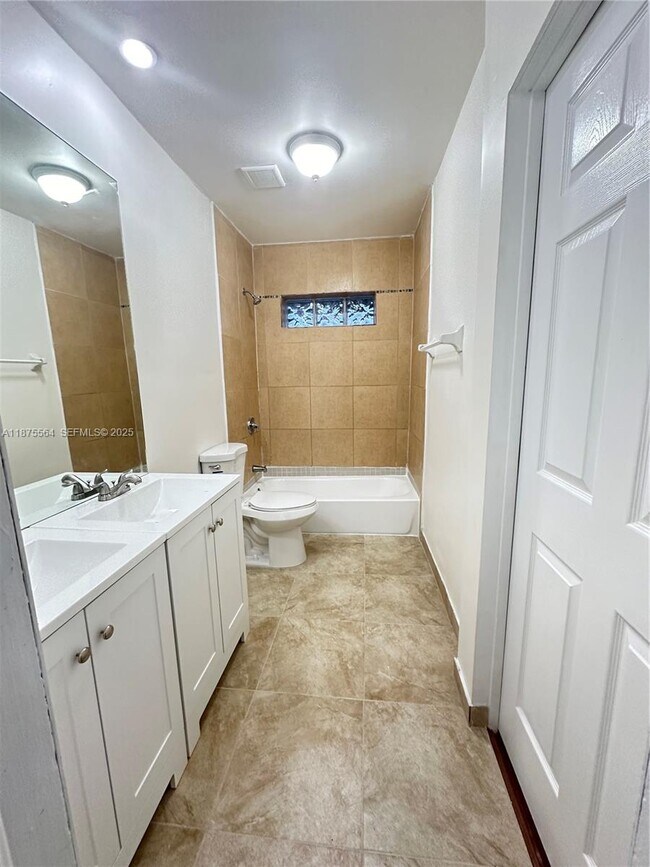 Foto del edificio - 2021 Bay Dr