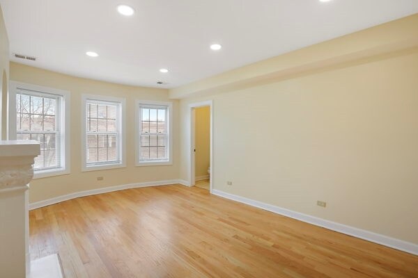 Living Room - 2707 W Albion Ave