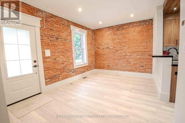 Building Photo - 6 Almond St