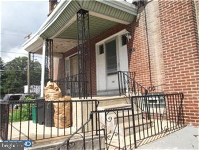 Building Photo - 2055 E Rittenhouse St