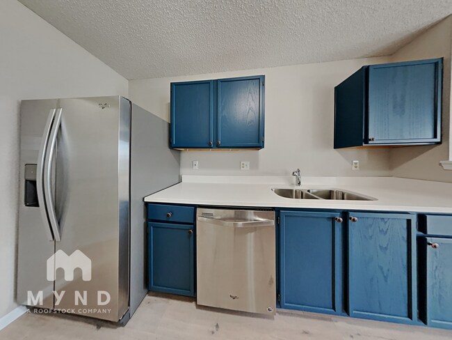 Foto del edificio - 16726 Lowell Dr
