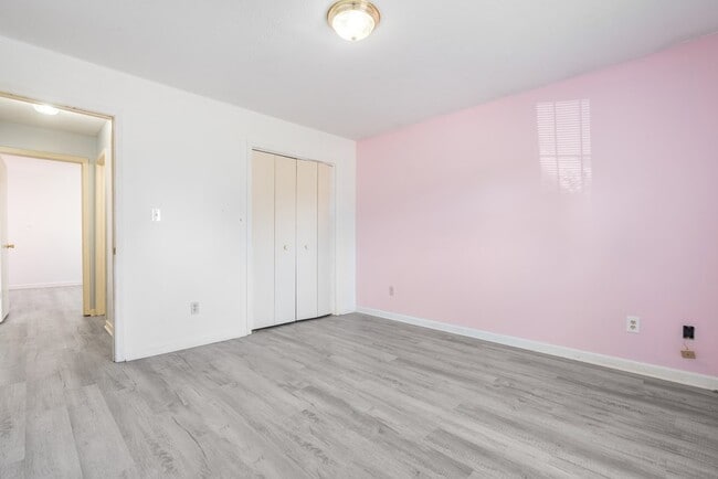 Building Photo - 403 S Sheridan Dr