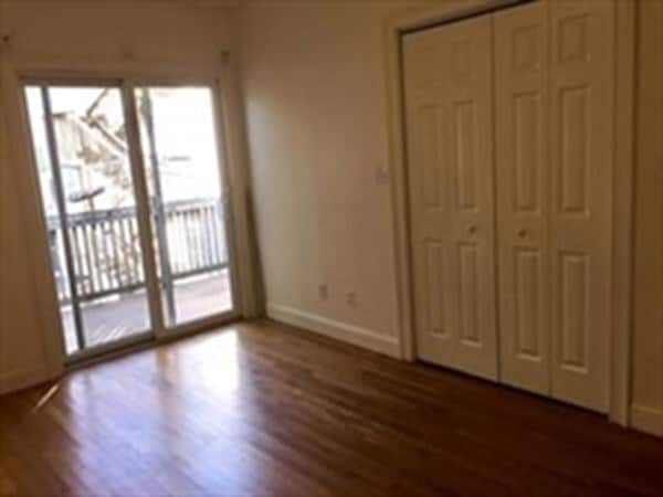 Primary Photo - 240 E 8th St