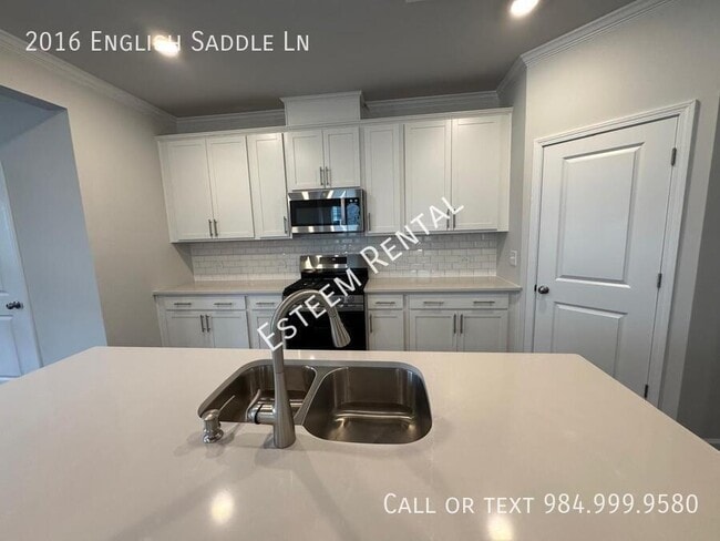 Photo - 2016 English Saddle Ln House