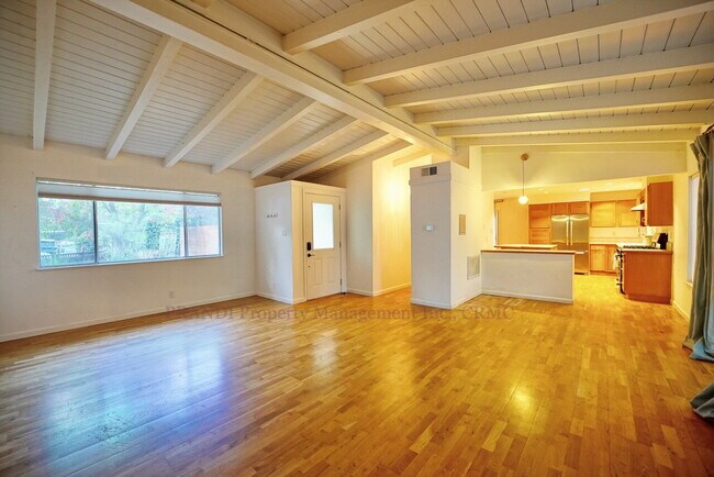 Foto del edificio - Novato Home with Big Yard, Backs to Pioneer Park!