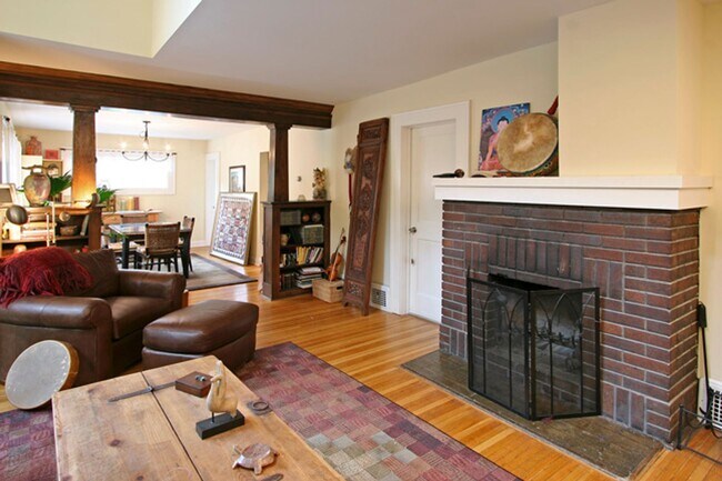 Foto del edificio - 3910-3912 Thomas Ave South