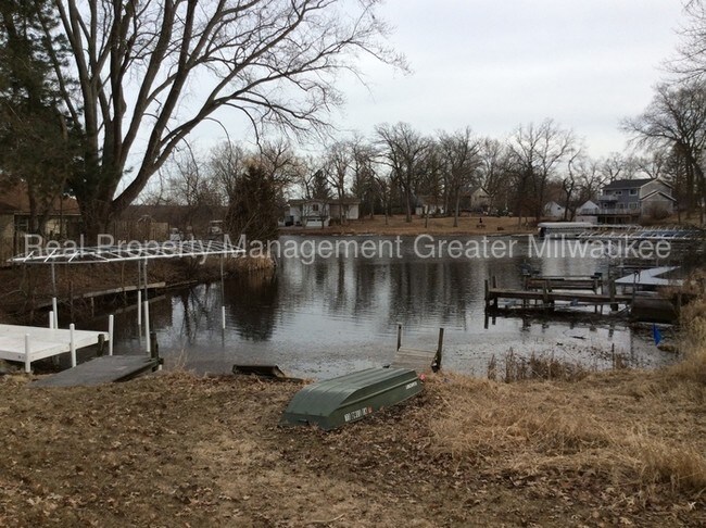 Building Photo - 2 bedroom Lake Cottage