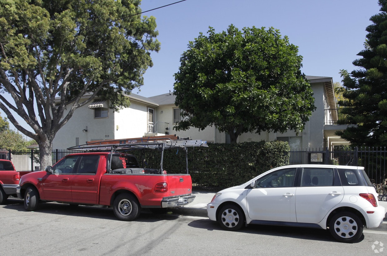 Building Photo - 116 S Pritchard Ave