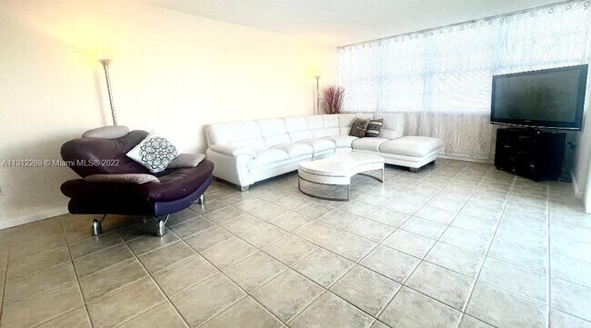 Foto del edificio - 18041 Biscayne Blvd