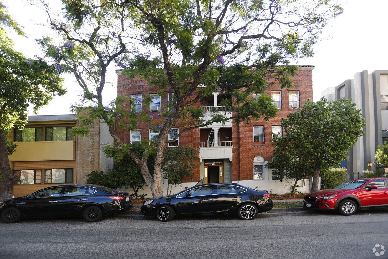 Building - 220 S Jackson St