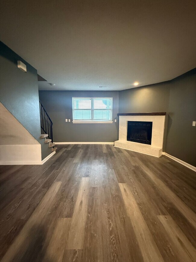 Foto del edificio - Spacious 3-bedroom, 1.5-bath townhome available