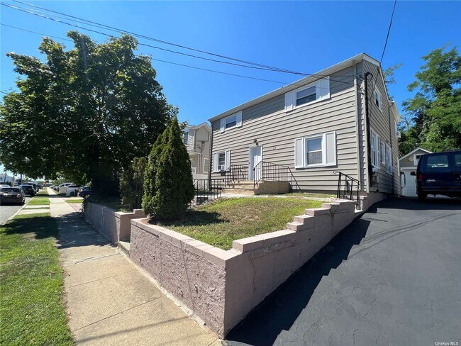 Foto del edificio - 27 Hickory Rd