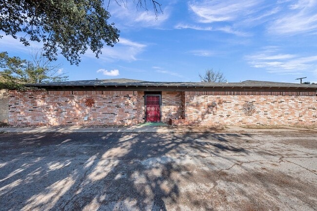 Building Photo - Midland