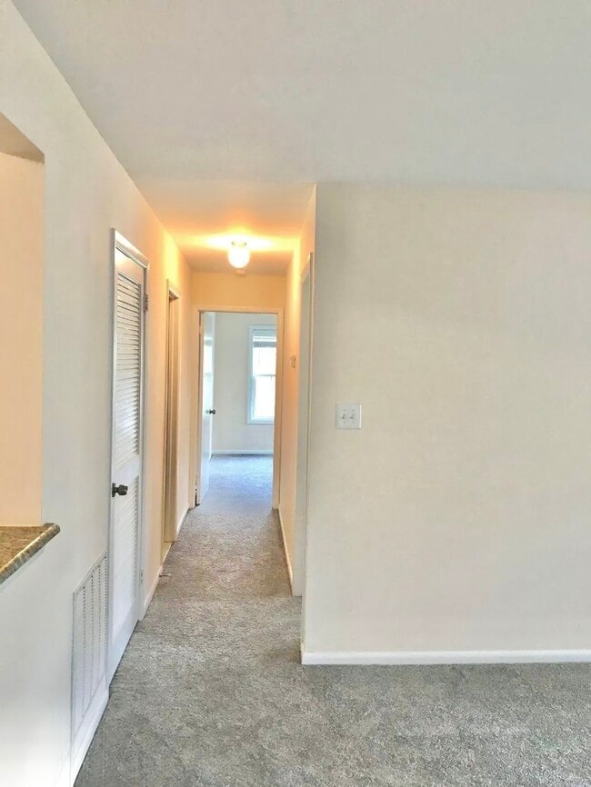 Foto del edificio - 108 Lowell Ct