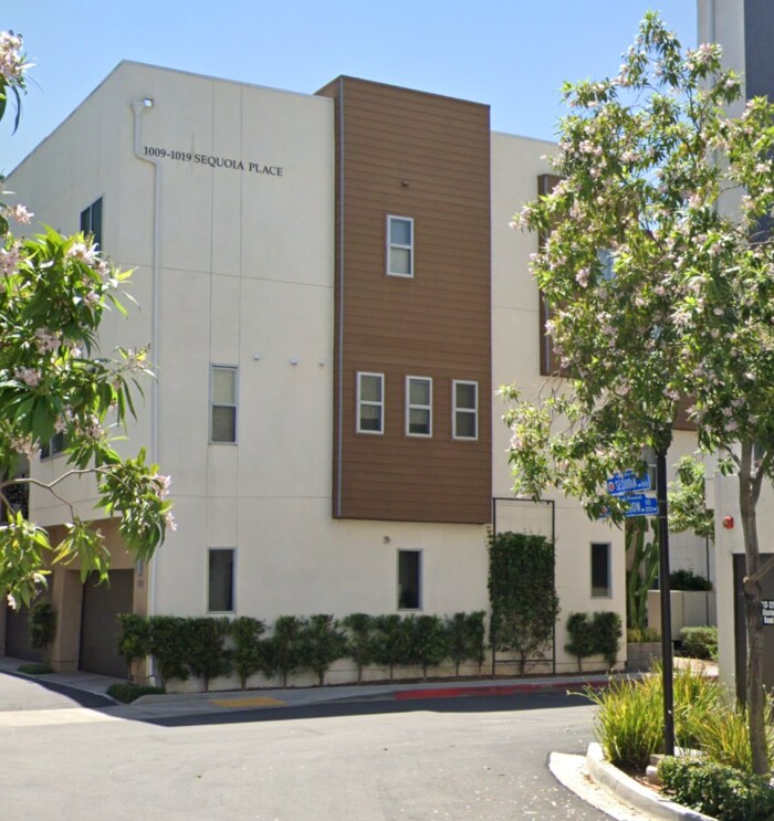 Primary Photo - Tri-Level - 3 Bedroom pet friendly home in...