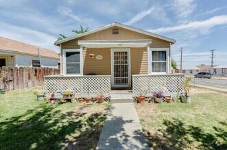 Building Photo - 300 San Emidio St