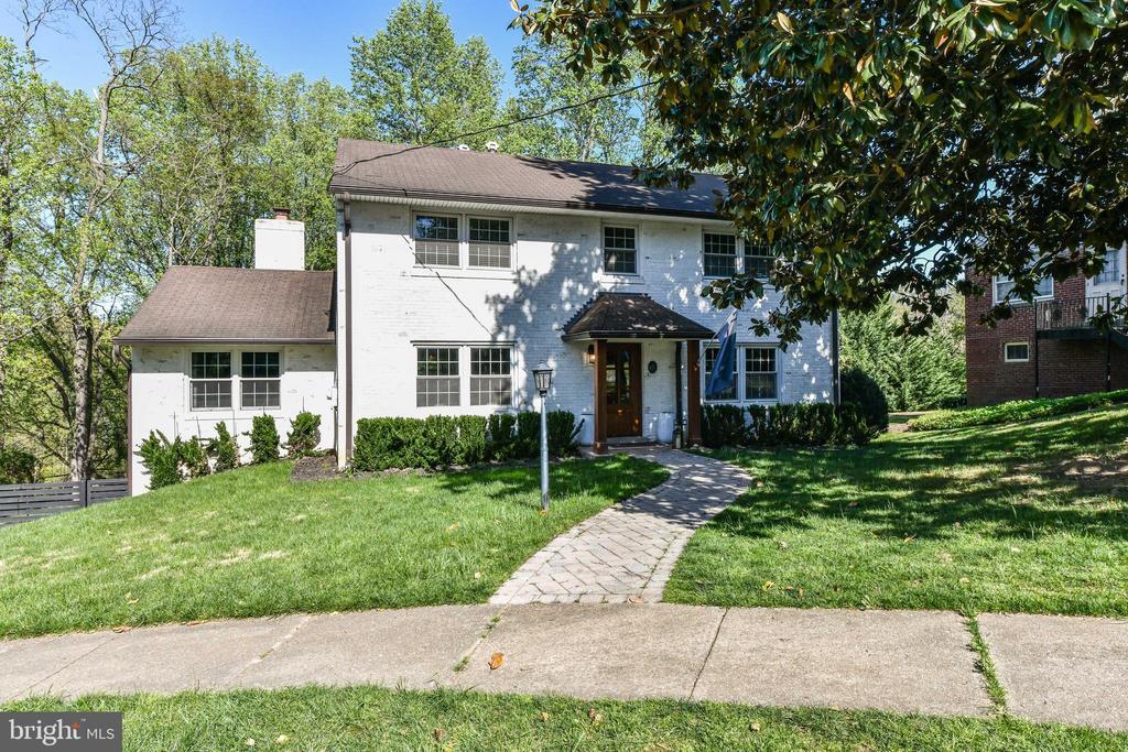 Foto principal - 3833 N Oakland St