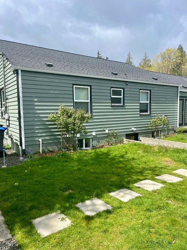 Building Photo - 2843 Harold Dr SE