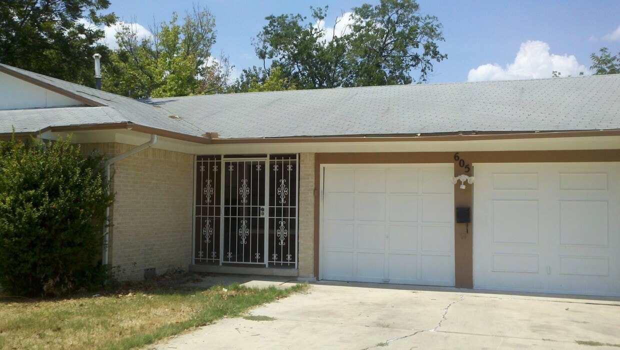 Primary Photo - 3 BR Home for Rent!