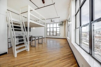 Building Photo - 2 Union St