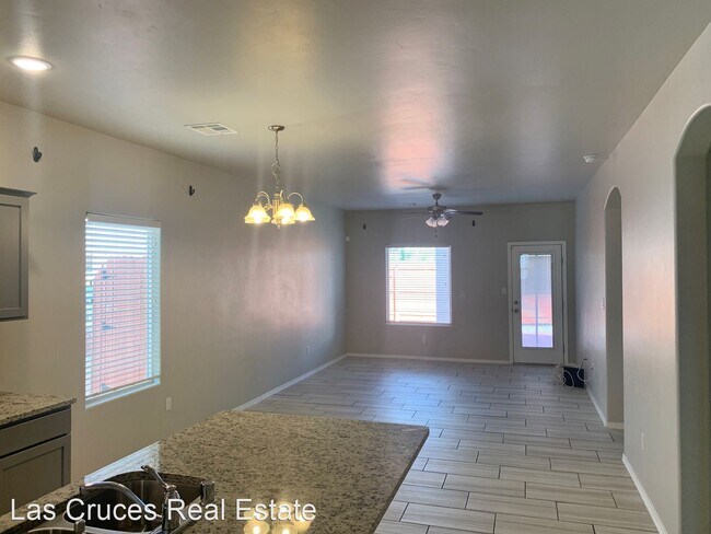 Foto del edificio - 4 br, 2 bath House - 7048 Chaco St